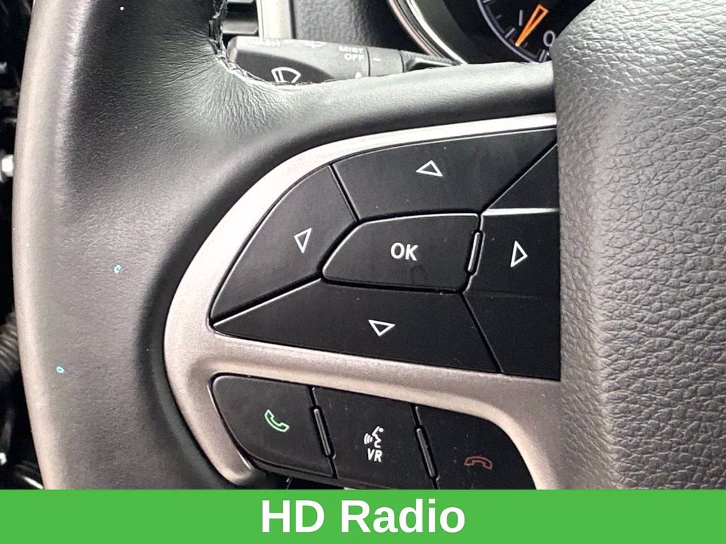 2019 Diamond Black Crystal Pearlcoat Jeep Grand Cherokee Altitude 4X4 SUV