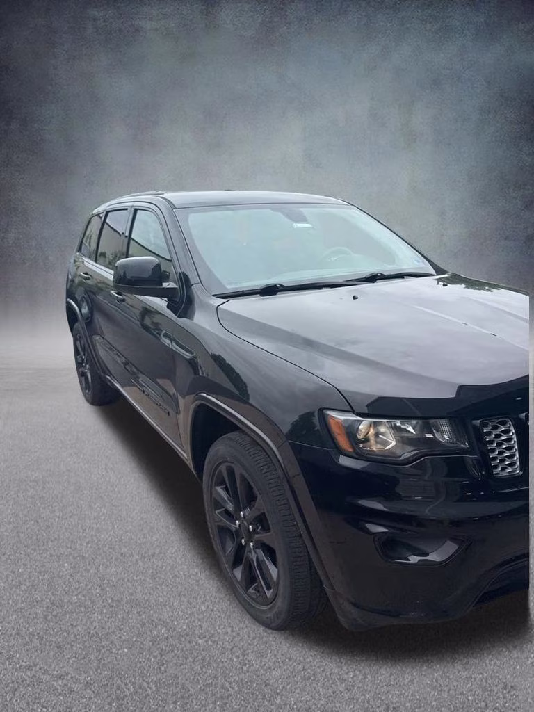 2019 Diamond Black Crystal Pearlcoat Jeep Grand Cherokee Altitude 4X4 SUV