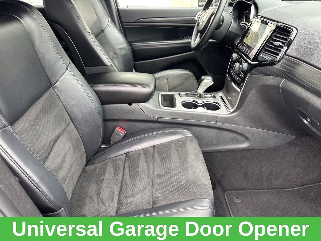 2019 Diamond Black Crystal Pearlcoat Jeep Grand Cherokee Altitude 4X4 SUV