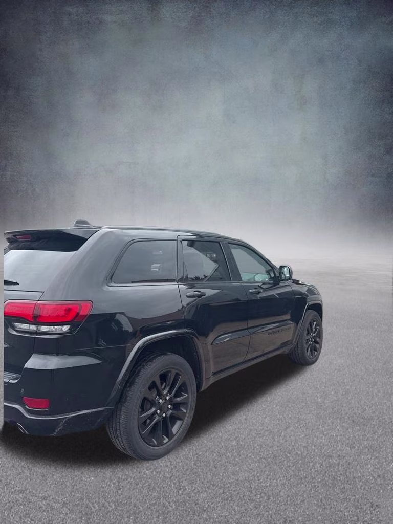2019 Diamond Black Crystal Pearlcoat Jeep Grand Cherokee Altitude 4X4 SUV