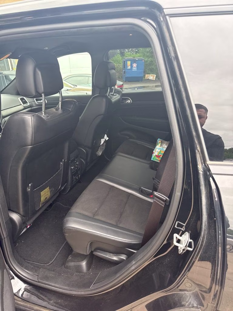 2019 Diamond Black Crystal Pearlcoat Jeep Grand Cherokee Altitude 4X4 SUV
