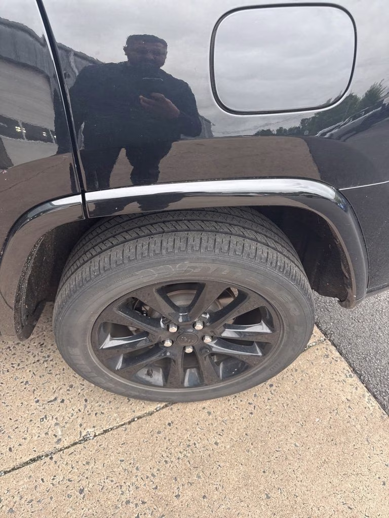 2019 Diamond Black Crystal Pearlcoat Jeep Grand Cherokee Altitude 4X4 SUV