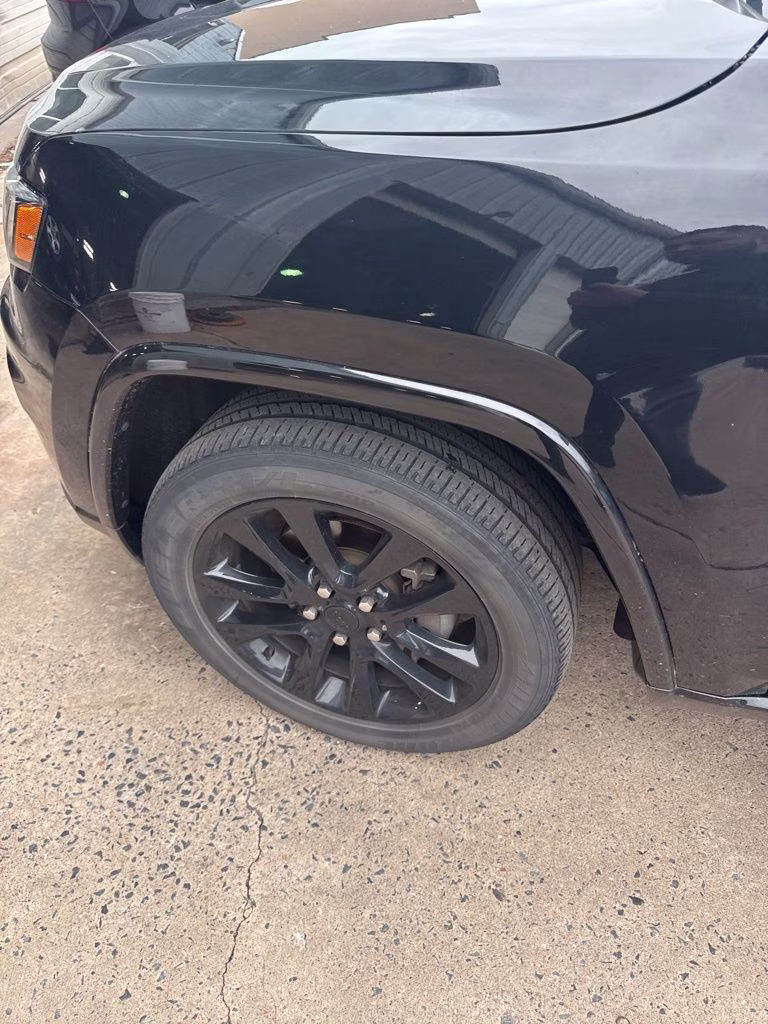 2019 Diamond Black Crystal Pearlcoat Jeep Grand Cherokee Altitude 4X4 SUV