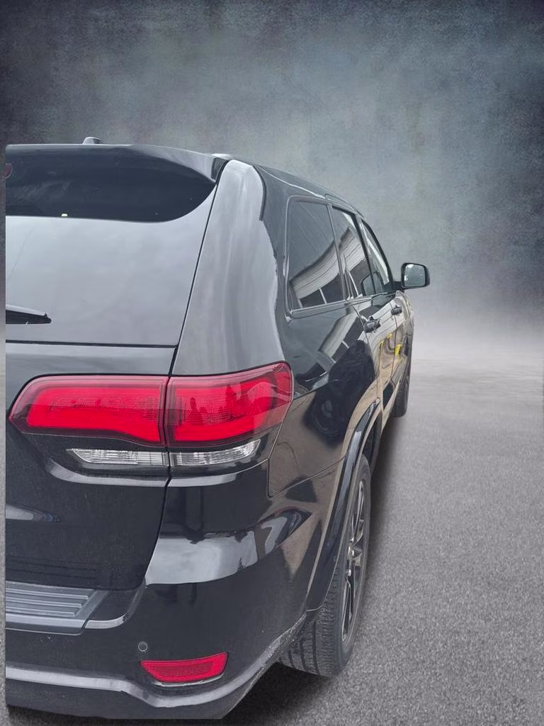 2019 Diamond Black Crystal Pearlcoat Jeep Grand Cherokee Altitude 4X4 SUV