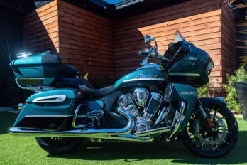 2026 GREEN/BLACK Indian PURSUIT LIMITED 112 RIDER ASSIST