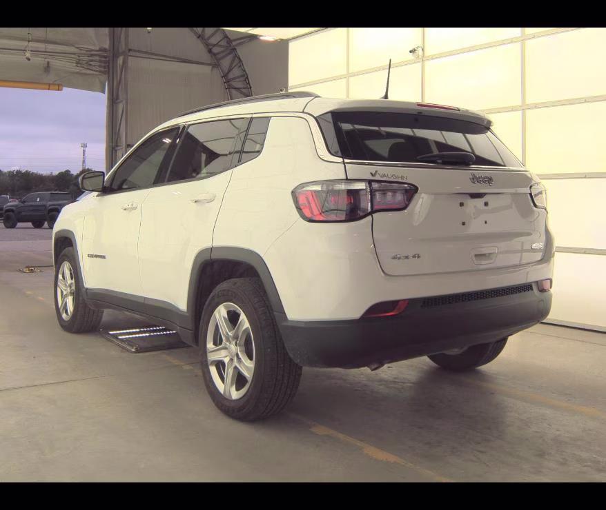 2023 Bright White Clearcoat Jeep Compass Latitude 4X4 SUV