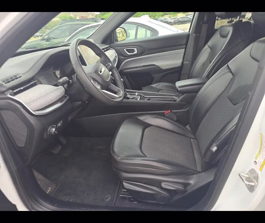 2023 Bright White Clearcoat Jeep Compass Latitude 4X4 SUV