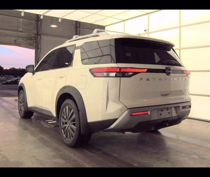 2022 Nissan Pathfinder SL 2WD FWD