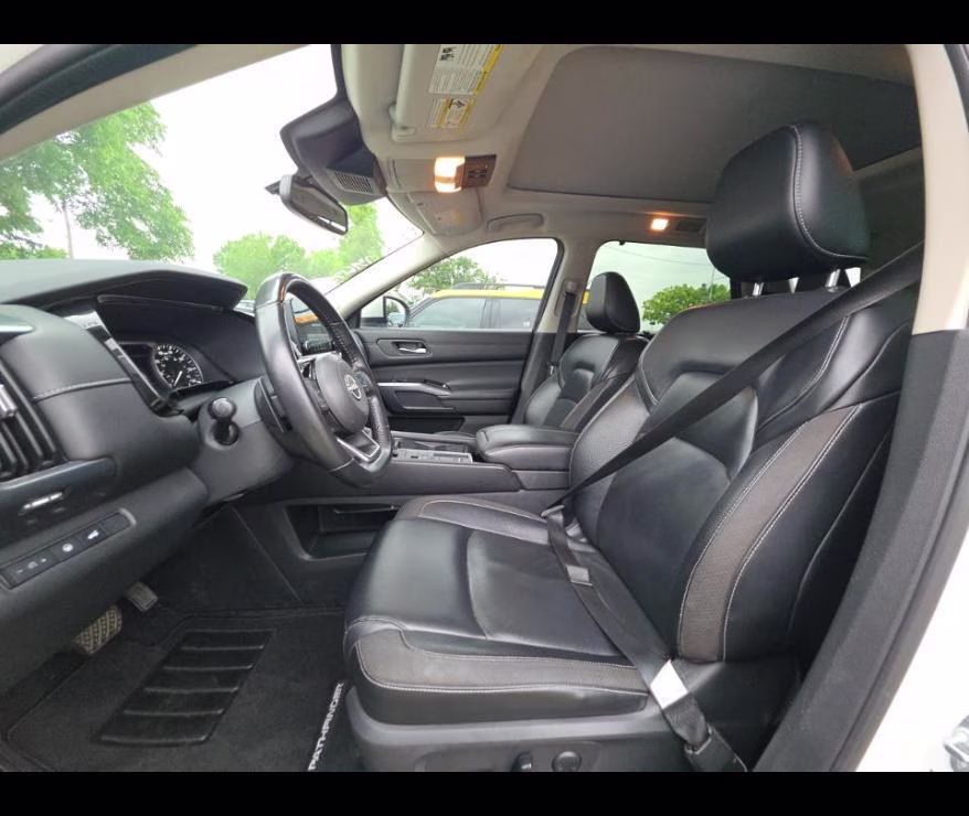 2022 Nissan Pathfinder SL 2WD FWD