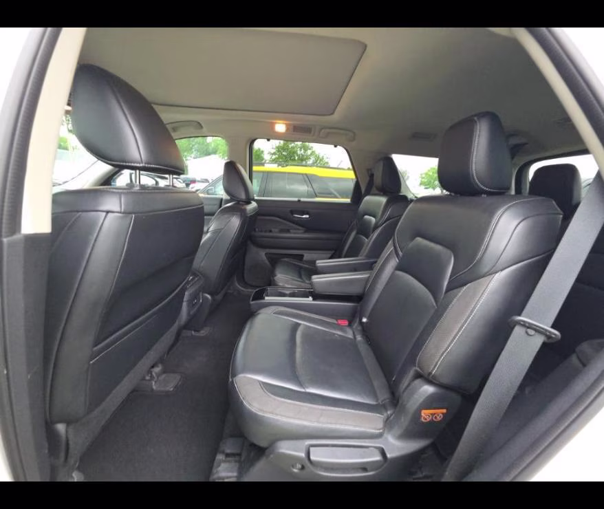 2022 Nissan Pathfinder SL 2WD FWD