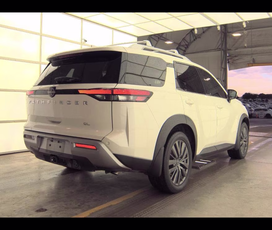 2022 Nissan Pathfinder SL 2WD FWD