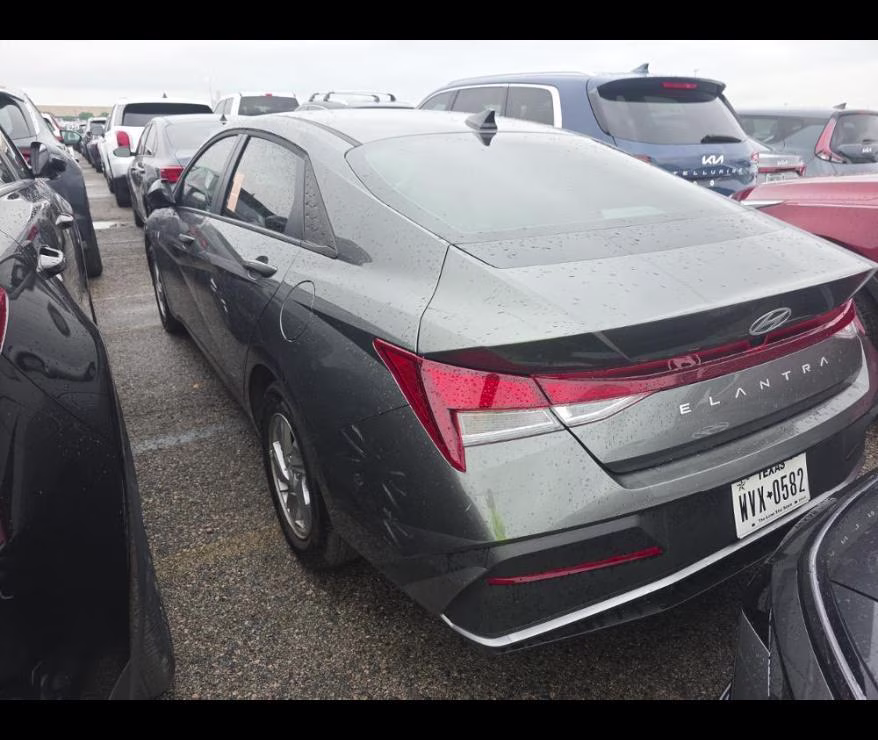 2025 Amazon Gray Hyundai Elantra SE FWD Sedan