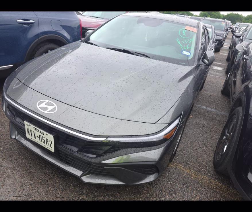 2025 Amazon Gray Hyundai Elantra SE FWD Sedan