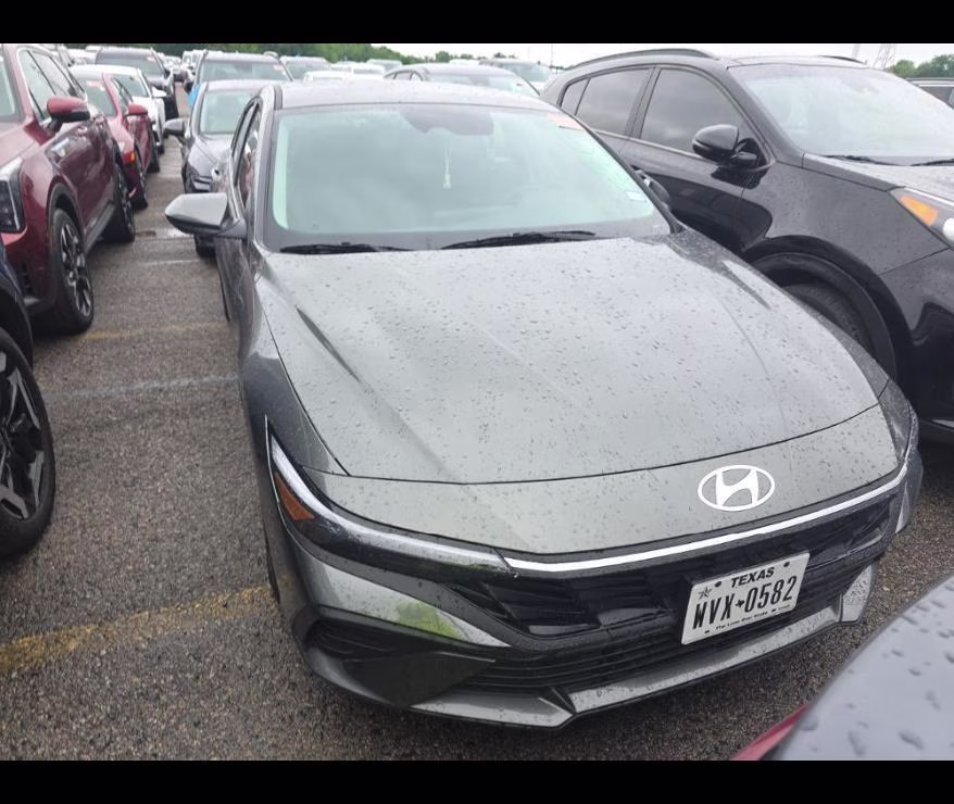 2025 Amazon Gray Hyundai Elantra SE FWD Sedan