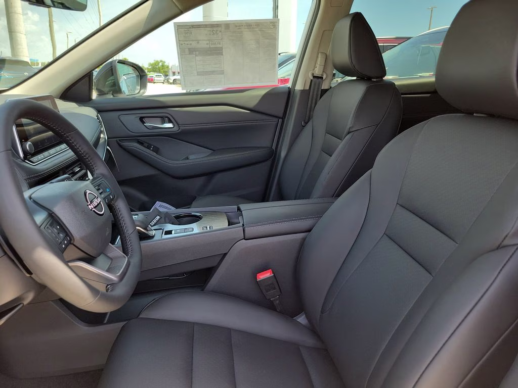 2026 Everest White Pearl Tricoat Nissan Rogue Dark Armor FWD SUV