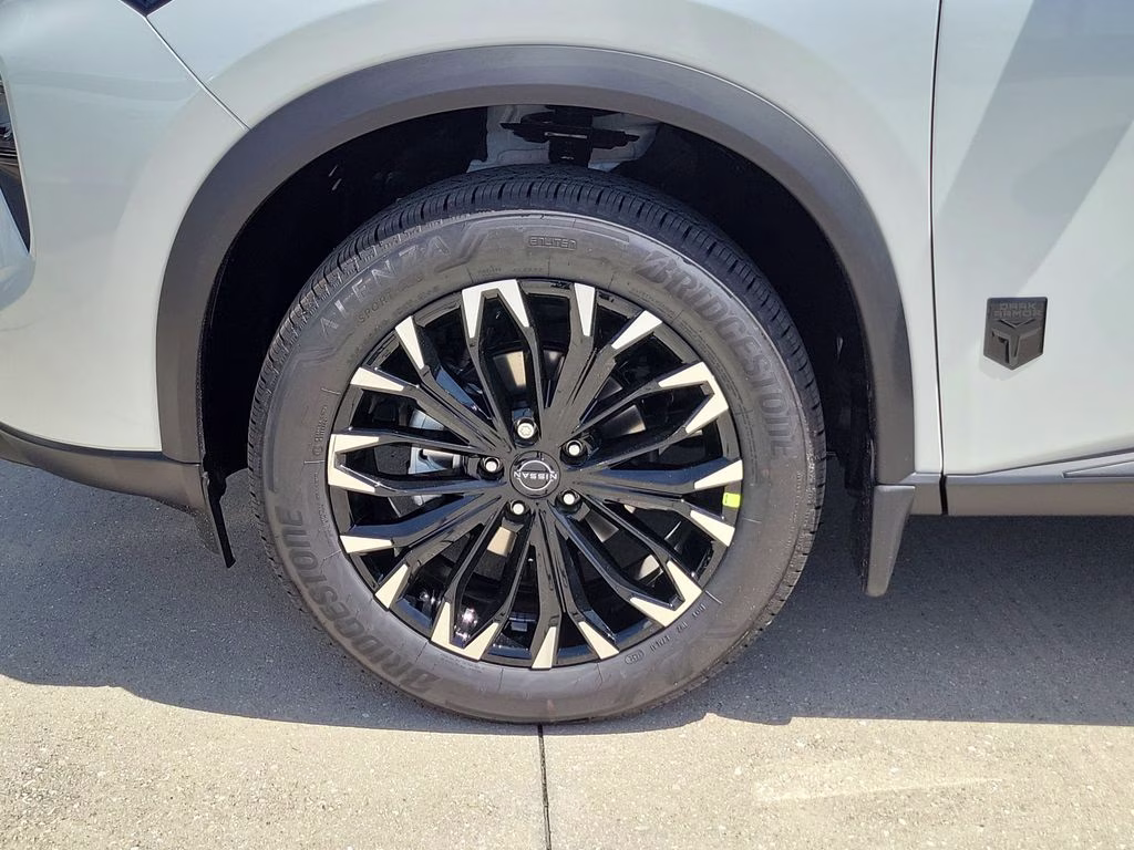 2026 Everest White Pearl Tricoat Nissan Rogue Dark Armor FWD SUV