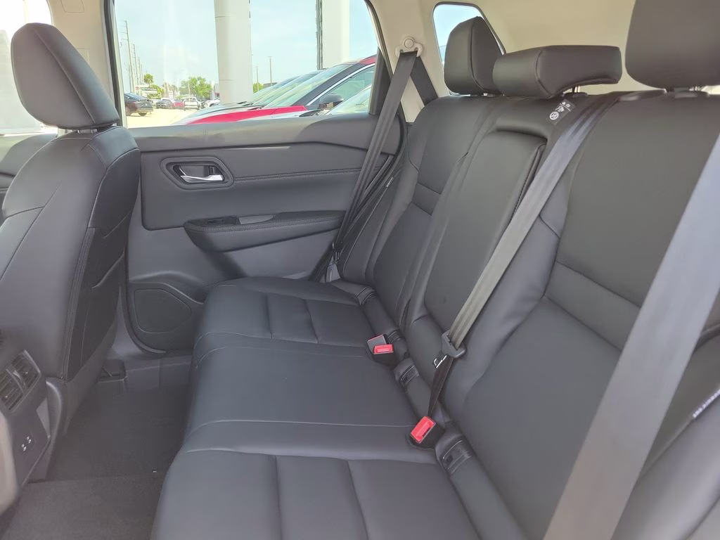 2026 Everest White Pearl Tricoat Nissan Rogue Dark Armor FWD SUV