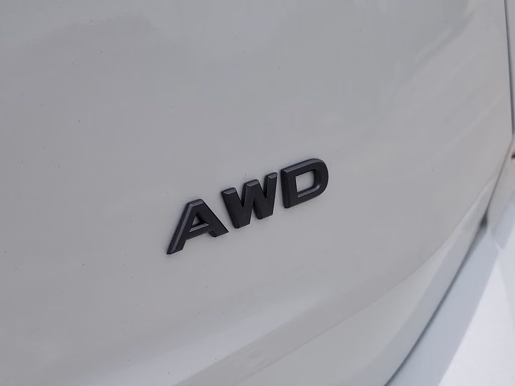 2026 Everest White Pearl Tricoat Nissan Rogue SV AWD SUV