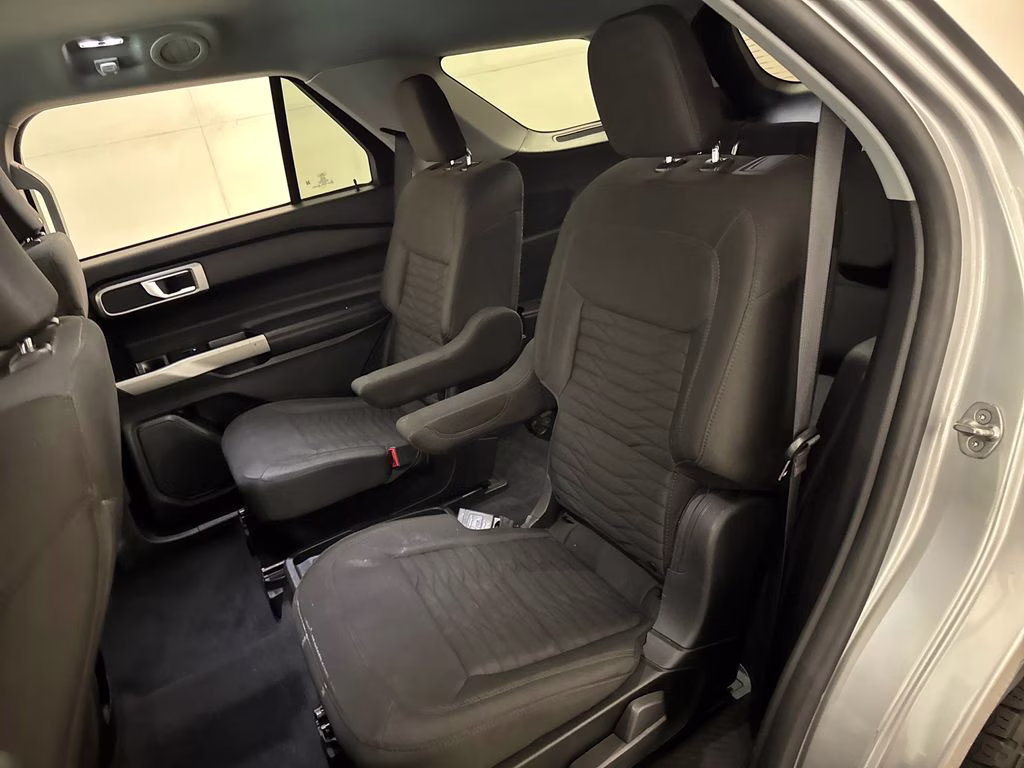 2021 Iconic Silver Metallic Ford Explorer XLT RWD SUV