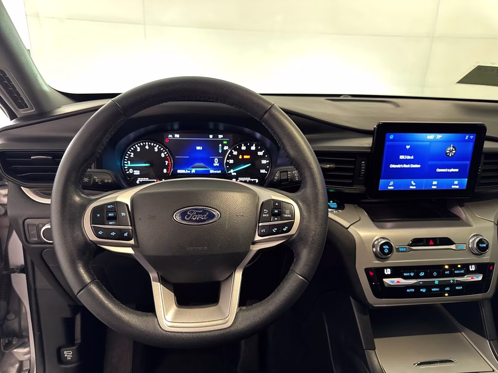 2021 Iconic Silver Metallic Ford Explorer XLT RWD SUV