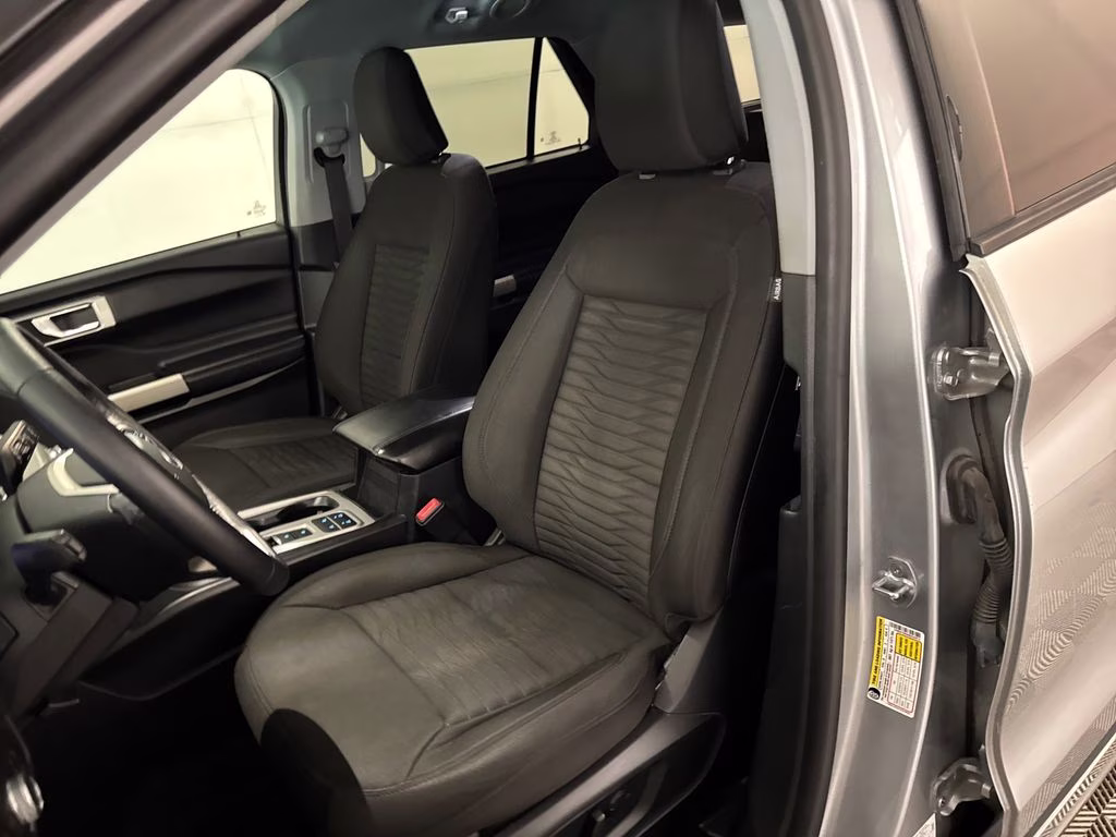 2021 Iconic Silver Metallic Ford Explorer XLT RWD SUV