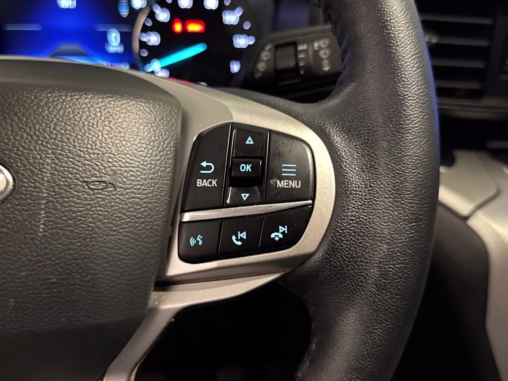 2021 Iconic Silver Metallic Ford Explorer XLT RWD SUV
