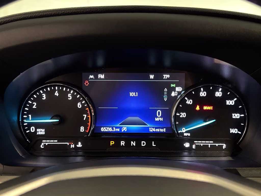 2021 Iconic Silver Metallic Ford Explorer XLT RWD SUV