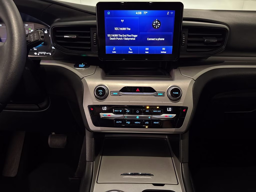 2021 Iconic Silver Metallic Ford Explorer XLT RWD SUV