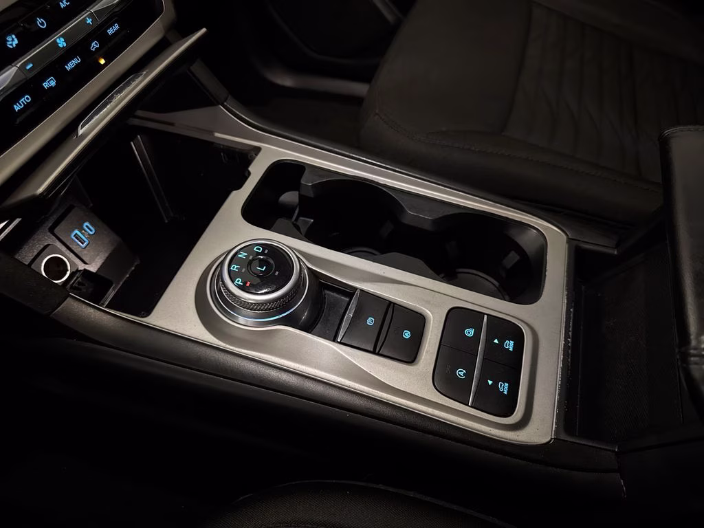 2021 Iconic Silver Metallic Ford Explorer XLT RWD SUV