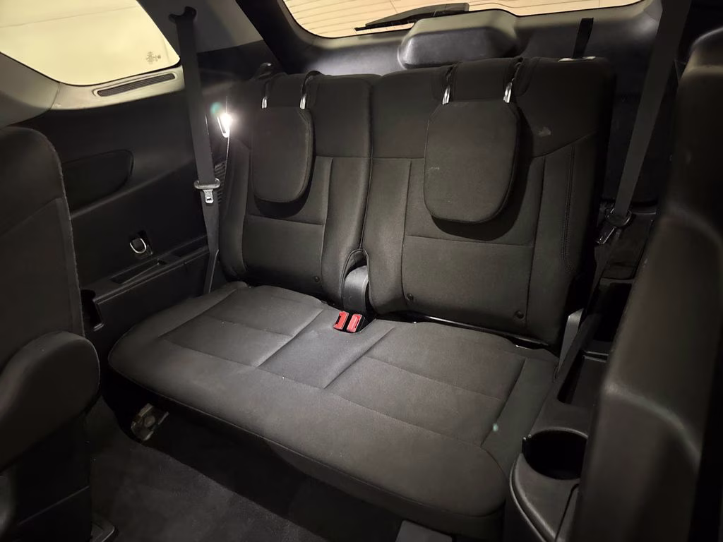2021 Iconic Silver Metallic Ford Explorer XLT RWD SUV