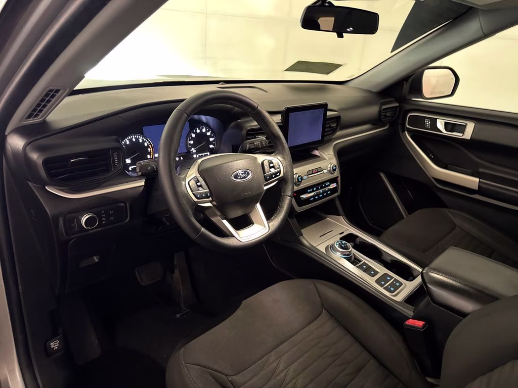 2021 Iconic Silver Metallic Ford Explorer XLT RWD SUV