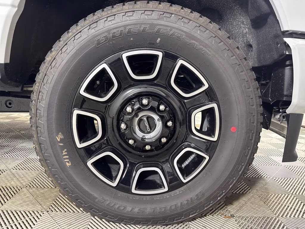 2026 Avalanche Ford Super Duty F-350 SRW 4X4 Truck