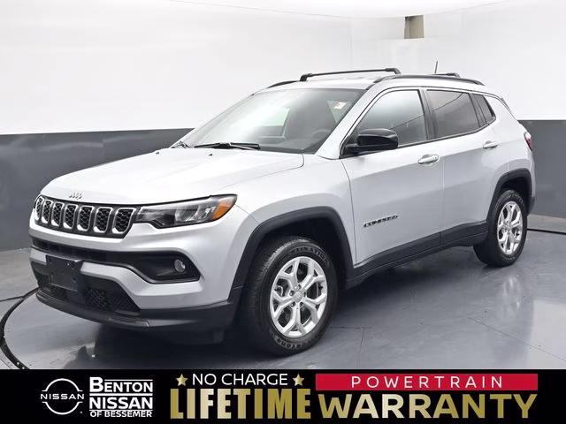 2024 Silver Zynith Metallic Clearcoat Jeep Compass Latitude 4X4 SUV