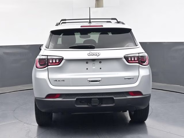 2024 Silver Zynith Metallic Clearcoat Jeep Compass Latitude 4X4 SUV