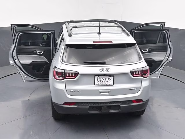 2024 Silver Zynith Metallic Clearcoat Jeep Compass Latitude 4X4 SUV