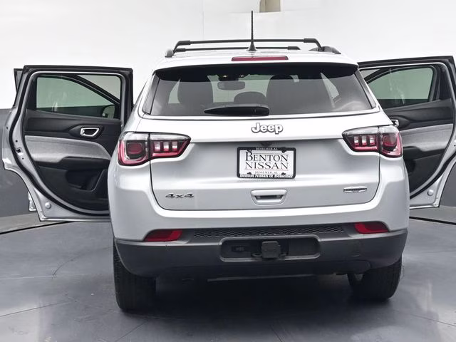 2024 Silver Zynith Metallic Clearcoat Jeep Compass Latitude 4X4 SUV