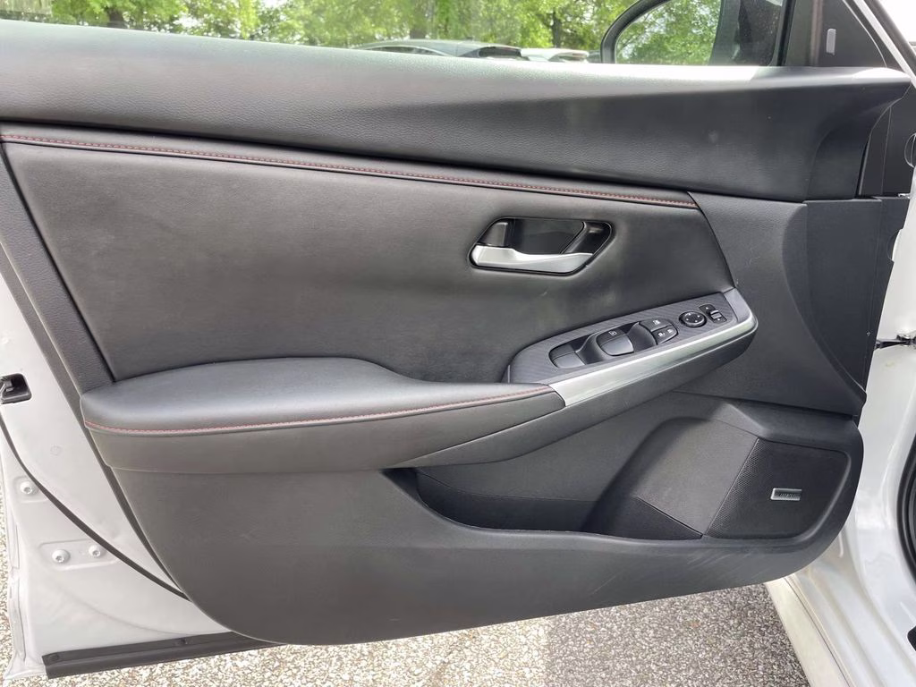 2024 Aspen White Tricoat/Super Black Nissan Sentra SR FWD Sedan