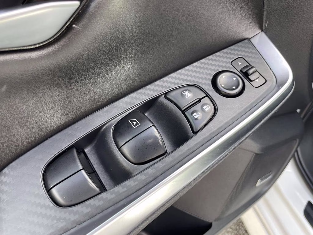 2024 Aspen White Tricoat/Super Black Nissan Sentra SR FWD Sedan