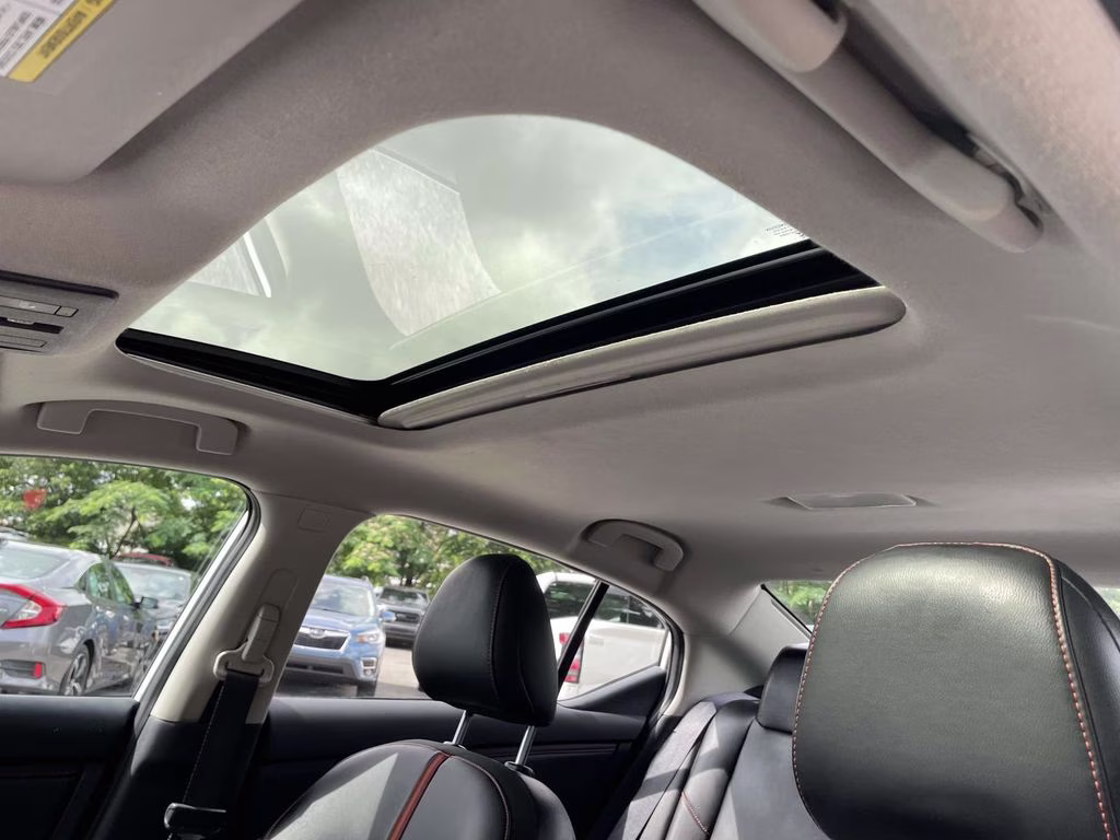 2024 Aspen White Tricoat/Super Black Nissan Sentra SR FWD Sedan