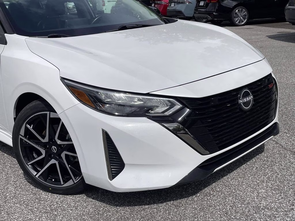 2024 Aspen White Tricoat/Super Black Nissan Sentra SR FWD Sedan