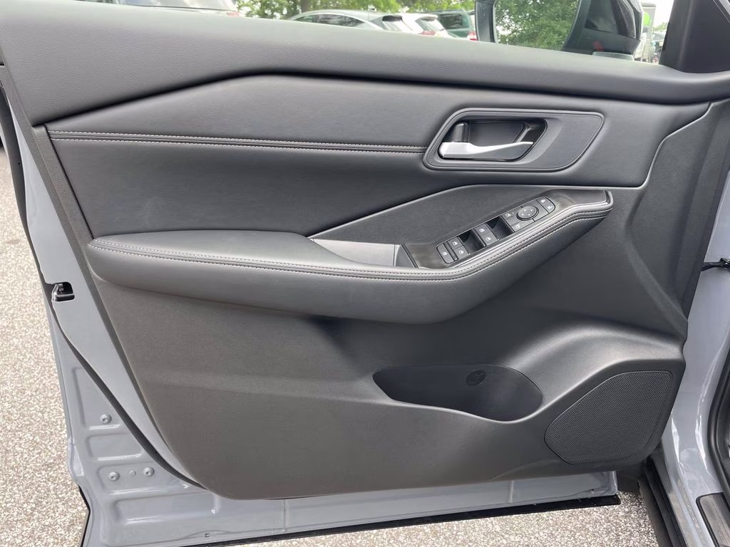 2026 Boulder Gray Pearl Nissan Rogue Dark Armor FWD SUV