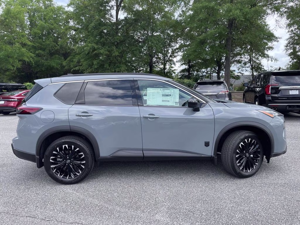 2026 Boulder Gray Pearl Nissan Rogue Dark Armor FWD SUV