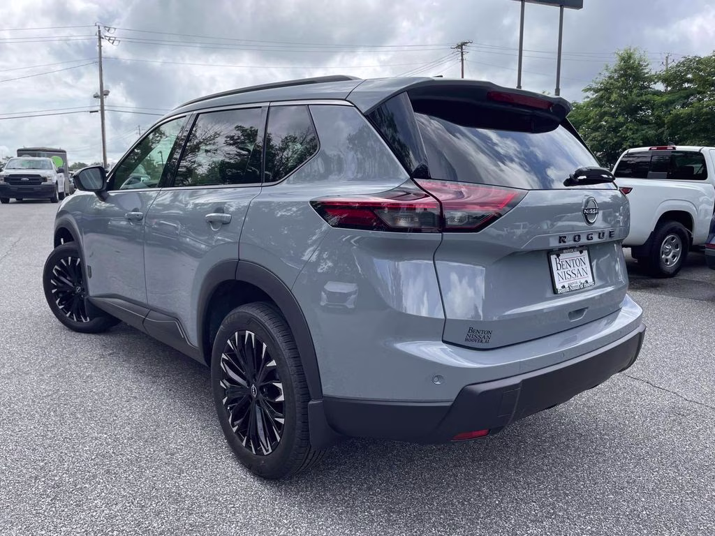 2026 Boulder Gray Pearl Nissan Rogue Dark Armor FWD SUV
