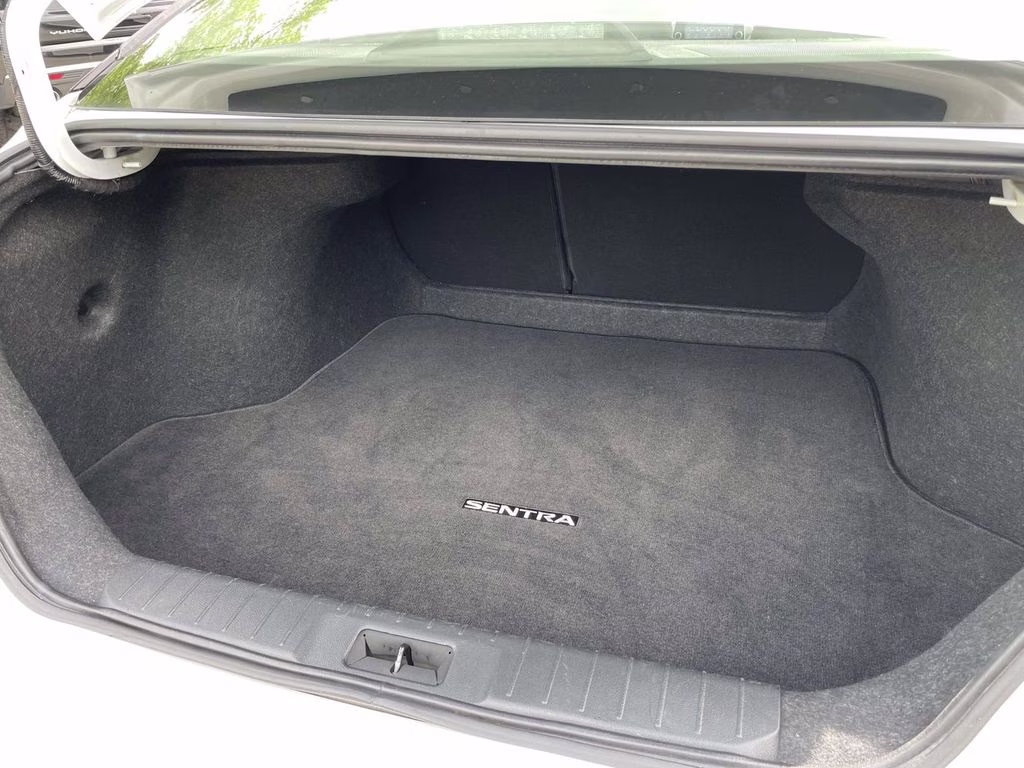 2024 Aspen White Tricoat/Super Black Nissan Sentra SR FWD Sedan