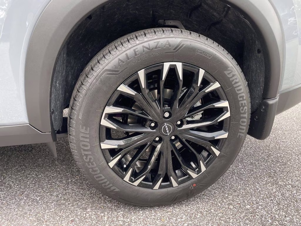 2026 Boulder Gray Pearl Nissan Rogue Dark Armor FWD SUV