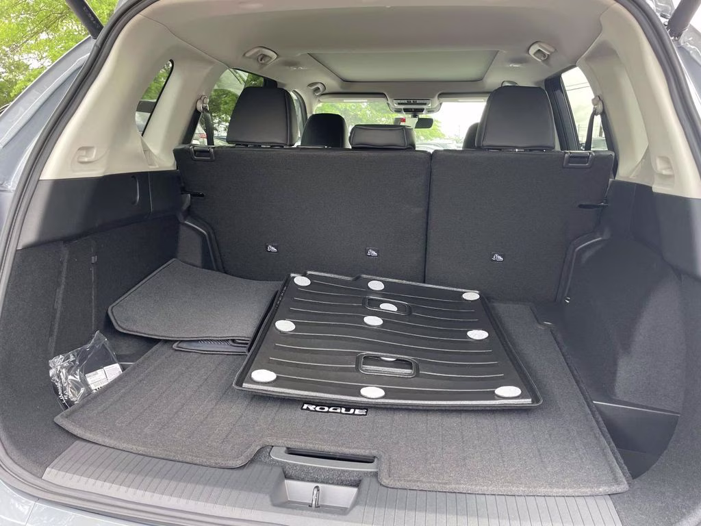 2026 Boulder Gray Pearl Nissan Rogue Dark Armor FWD SUV