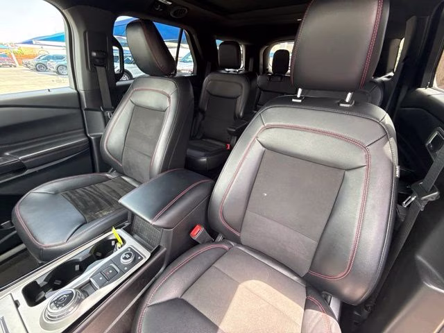 2024 Black Metallic Ford Explorer ST-Line 4X4 SUV