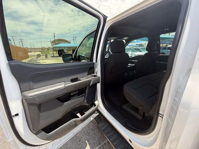 2024 Oxford White Ford F-150 XLT 4X4 Truck