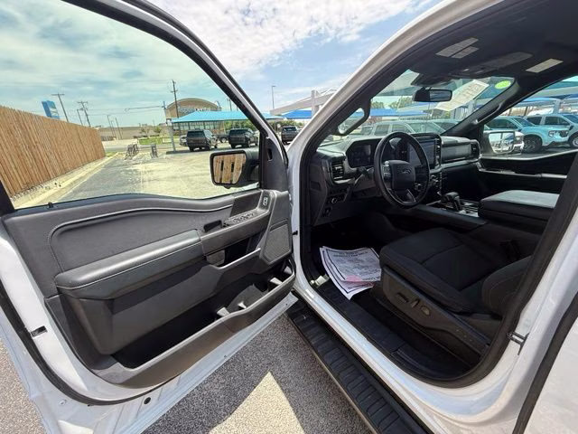 2024 Oxford White Ford F-150 XLT 4X4 Truck