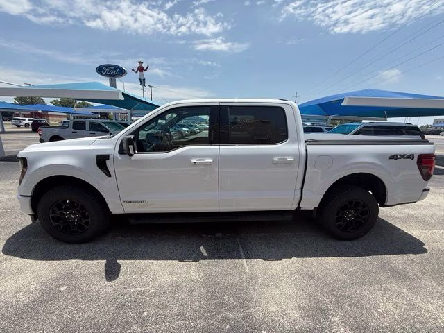 2024 Oxford White Ford F-150 XLT 4X4 Truck